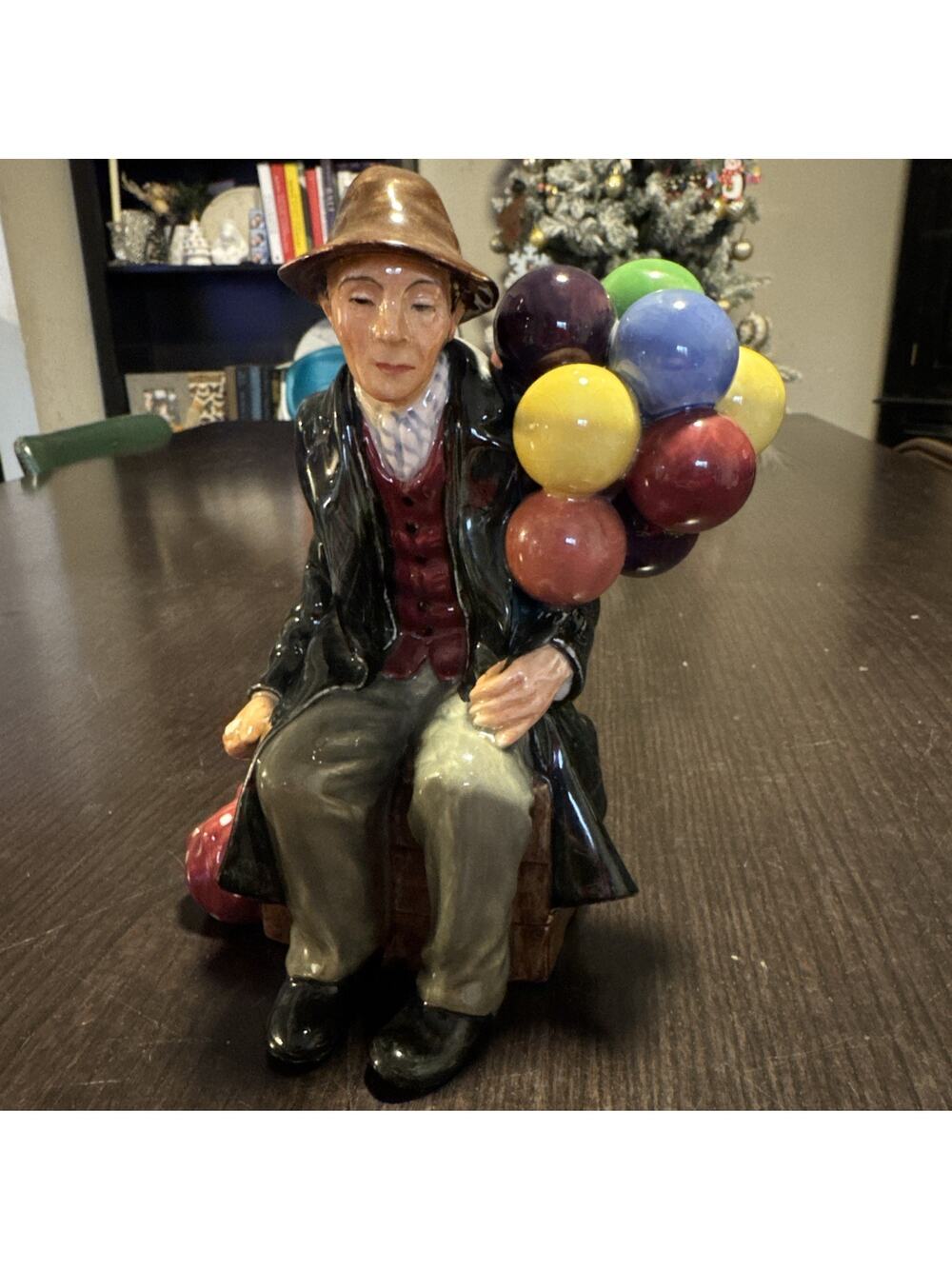 Royal Doulton The Balloon Man Figurine H.N.1954 Excellent Condition